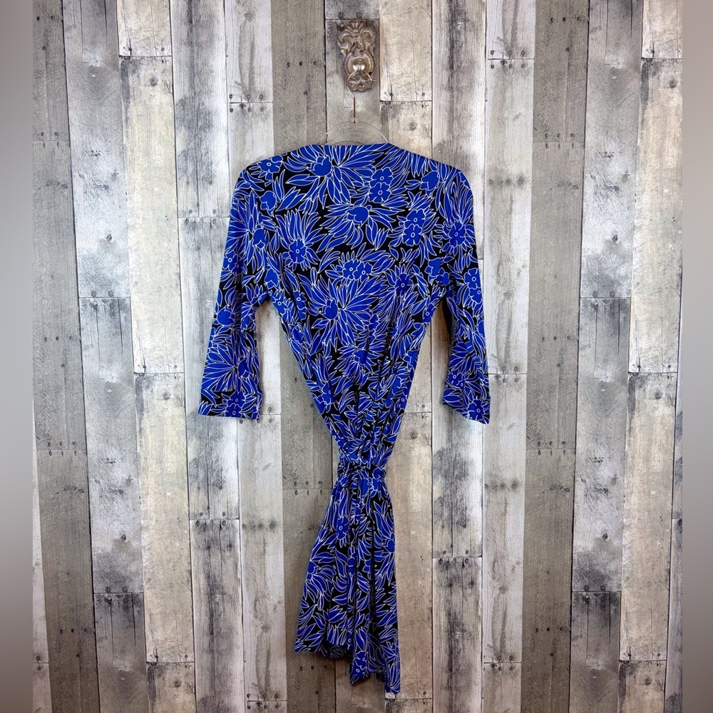 NEW Diane Von Furstenberg Julian Wrap Dress in Royal Blue Floral Size 10. - Picture 3 of 9
